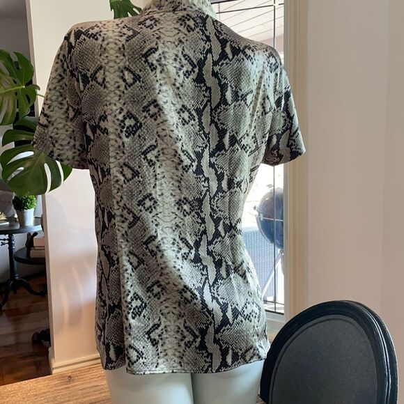 Marina Rinaldi Italy silky V neck animal print short sleeve pull over - Picture 5 of 8